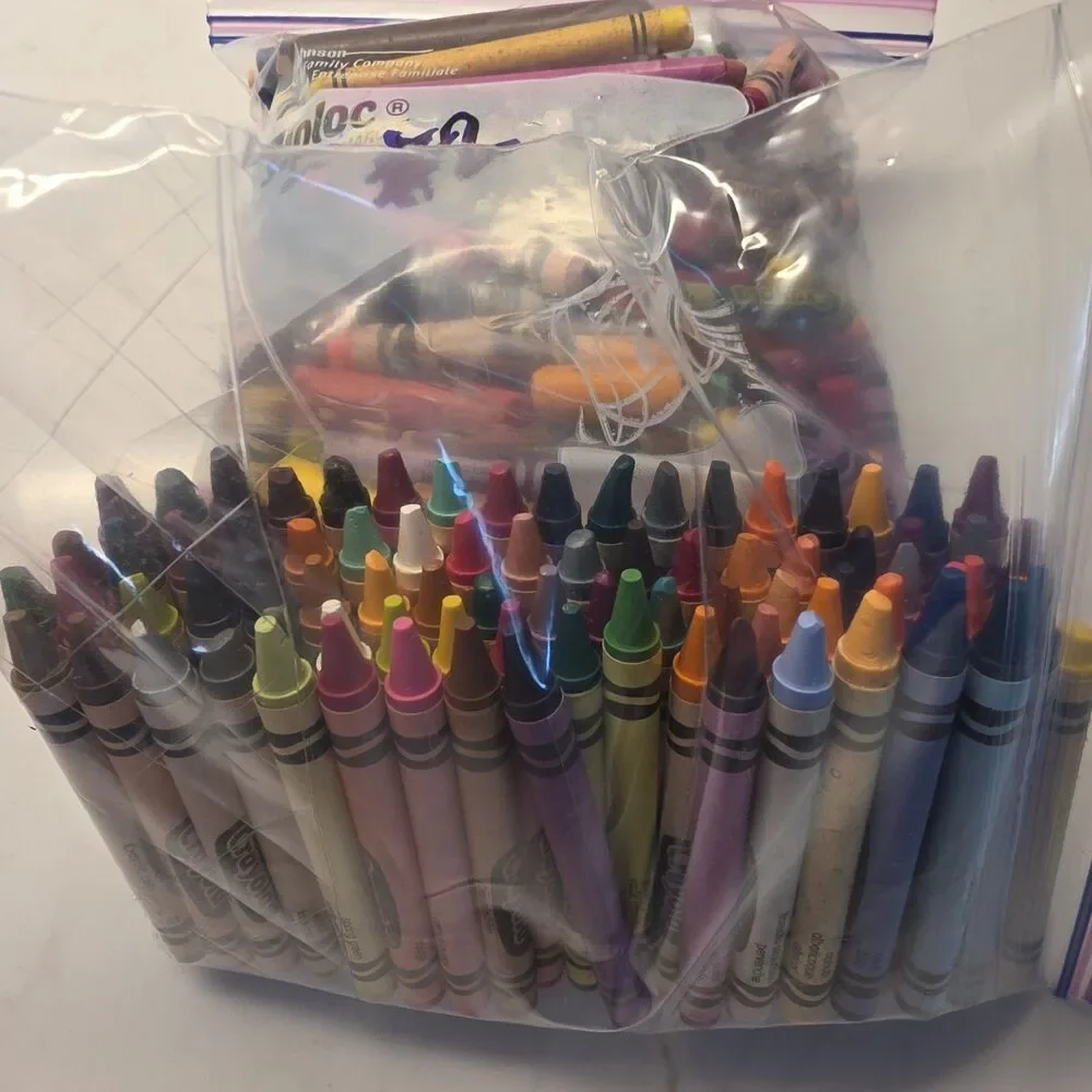 2+ lbs. Crayons Mixed Colors Whole&Broken Melting Arts & Crafts Most are Crayola
